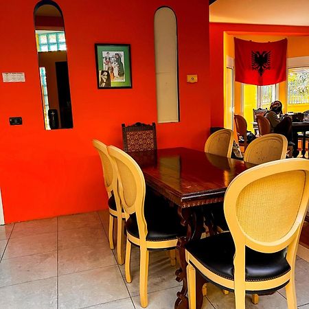 Blue Door Hostel 地拉那 外观 照片