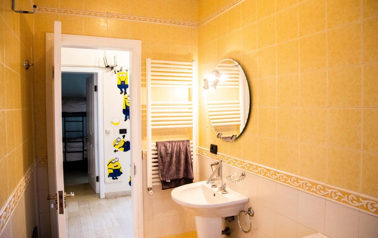 Blue Door Hostel 地拉那 外观 照片