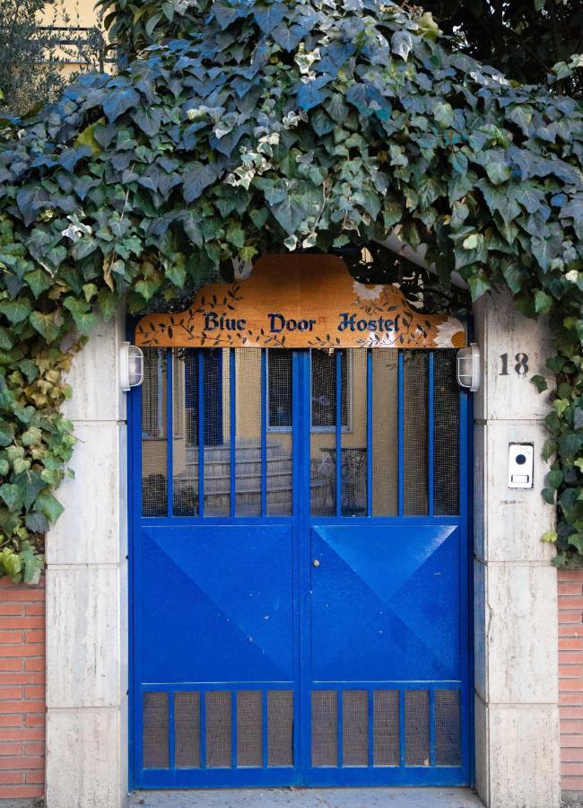 Blue Door Hostel 地拉那 外观 照片