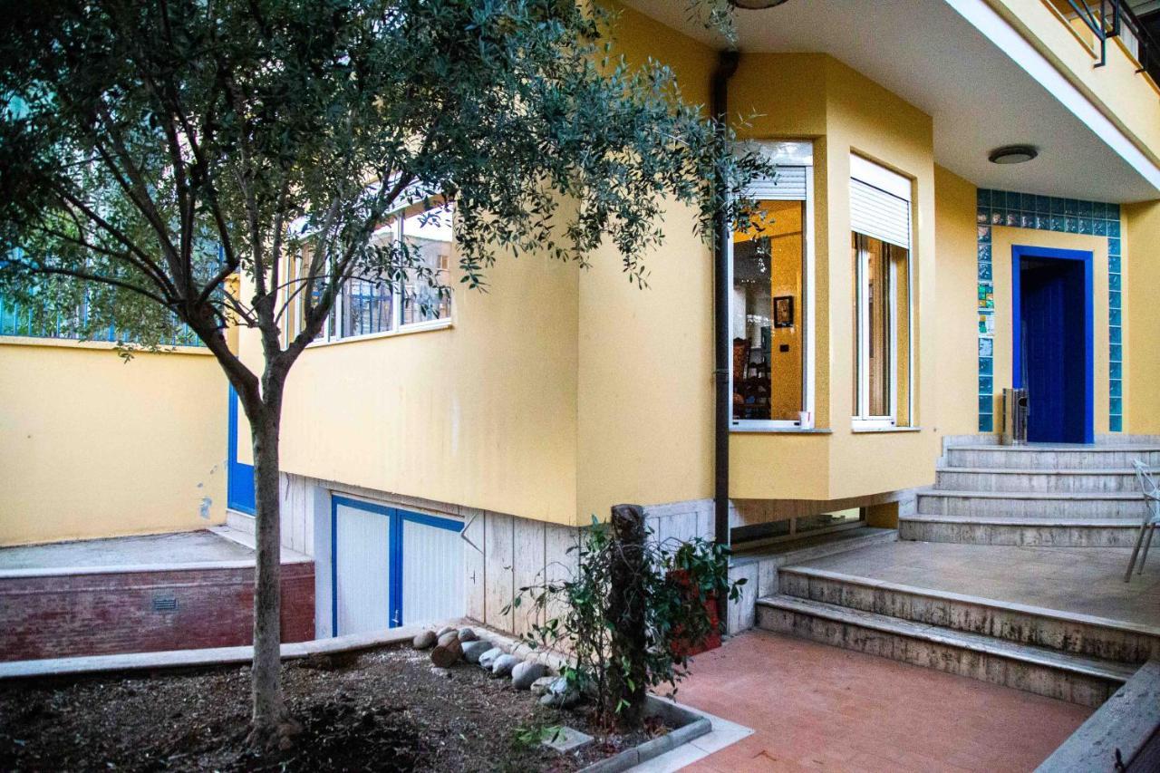 Blue Door Hostel 地拉那 外观 照片
