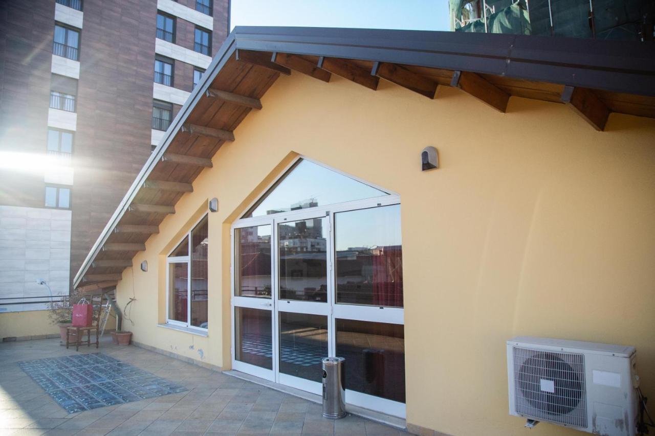 Blue Door Hostel 地拉那 外观 照片