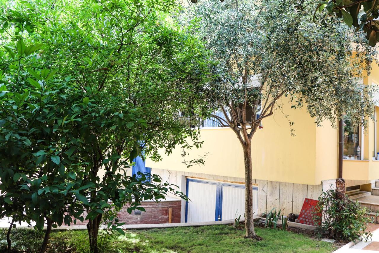 Blue Door Hostel 地拉那 外观 照片