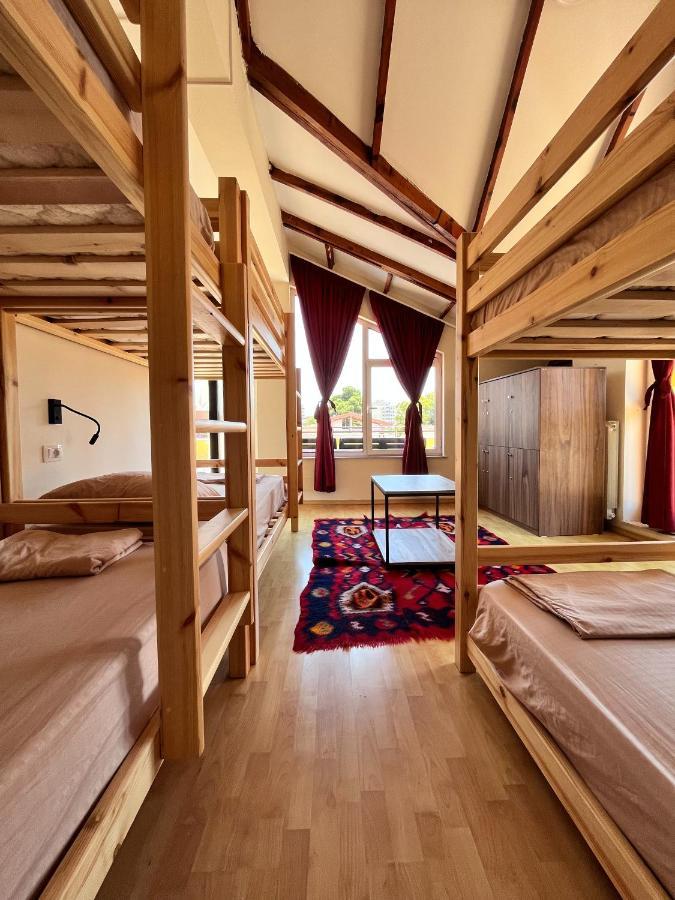 Blue Door Hostel 地拉那 外观 照片