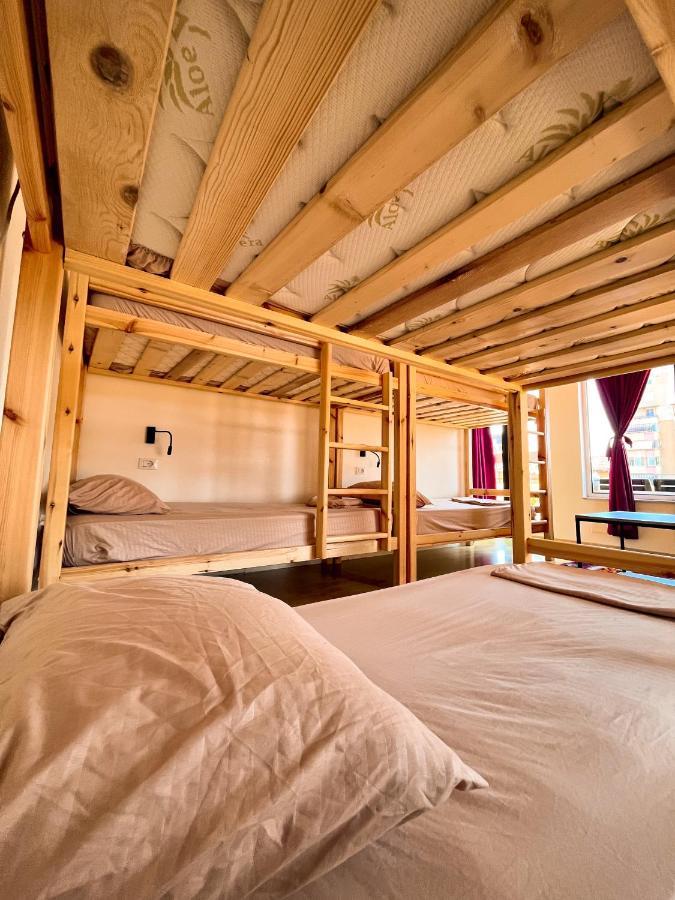 Blue Door Hostel 地拉那 外观 照片