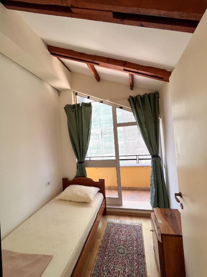 Blue Door Hostel 地拉那 外观 照片