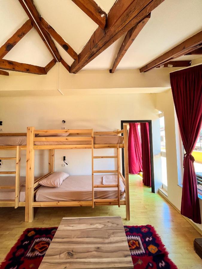 Blue Door Hostel 地拉那 外观 照片