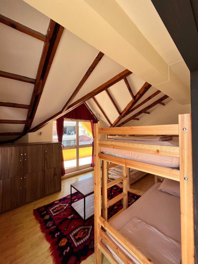 Blue Door Hostel 地拉那 外观 照片