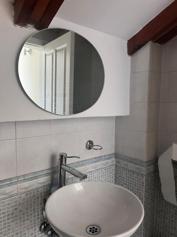 Blue Door Hostel 地拉那 外观 照片