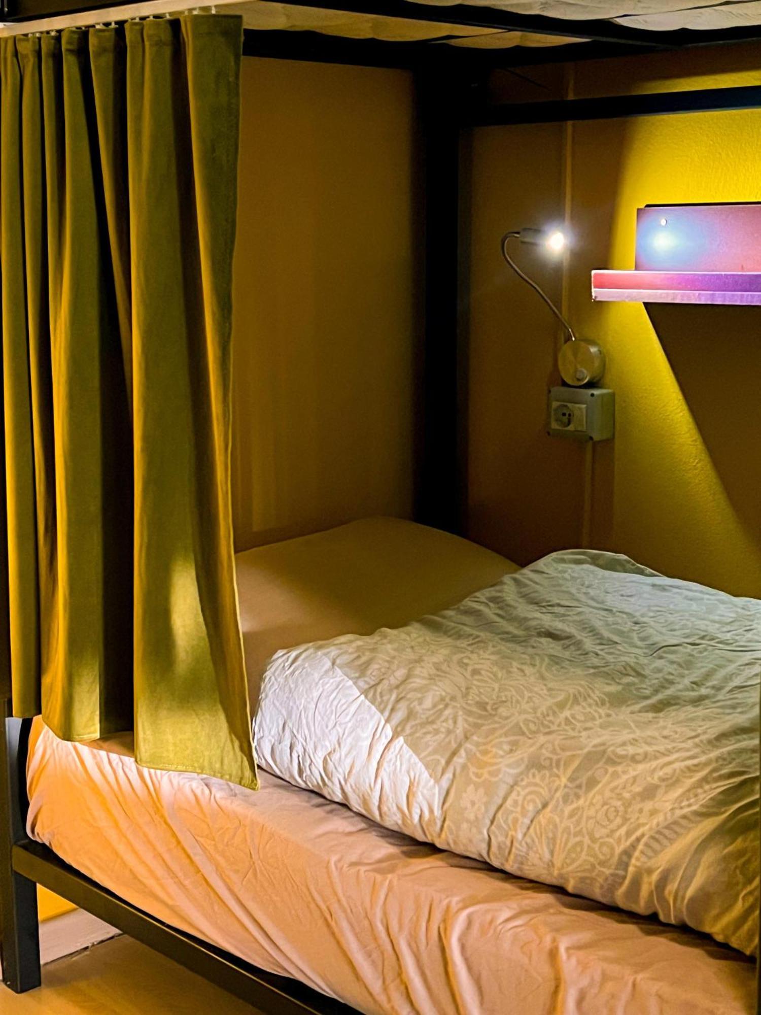 Blue Door Hostel 地拉那 外观 照片