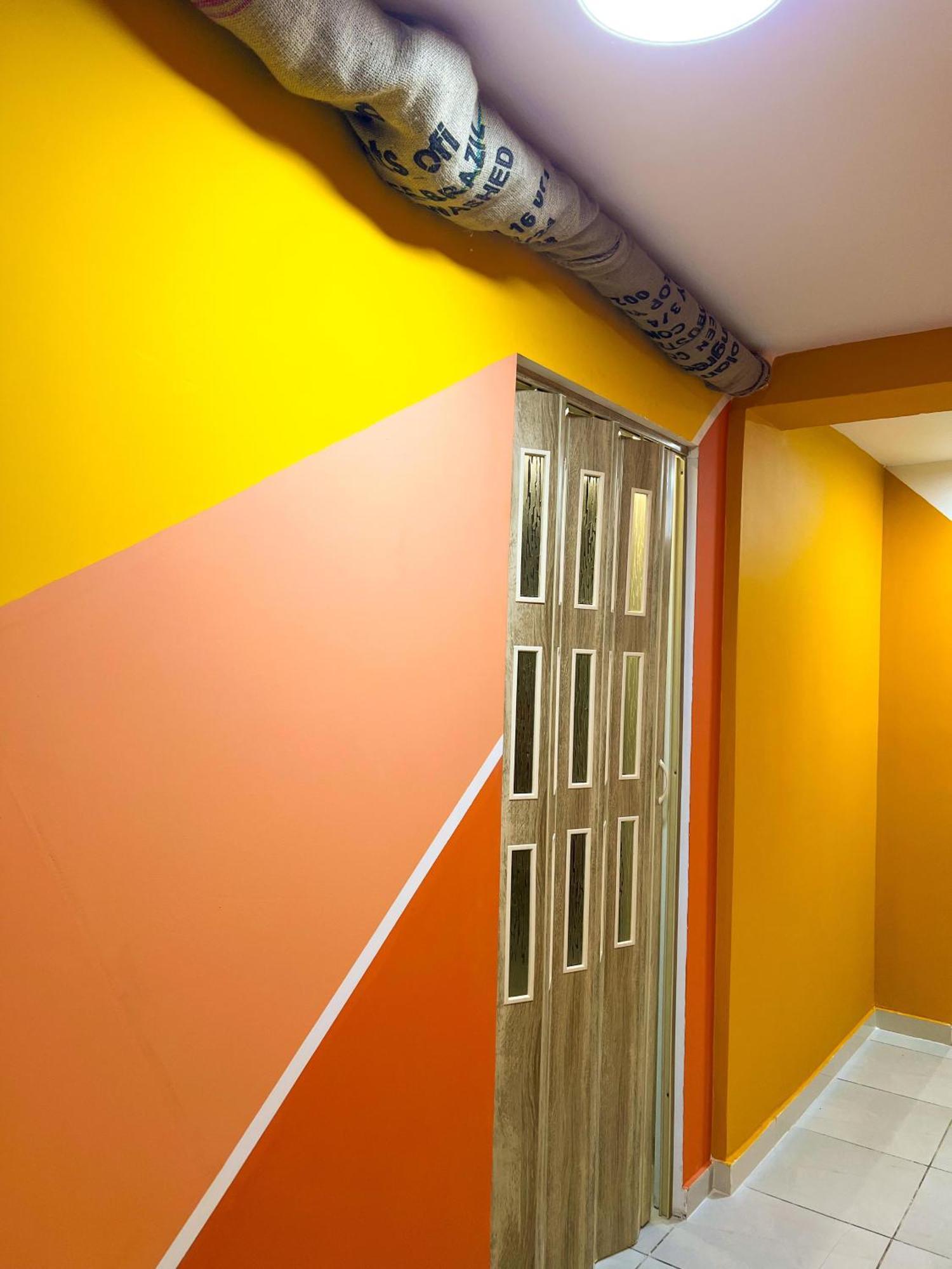 Blue Door Hostel 地拉那 外观 照片