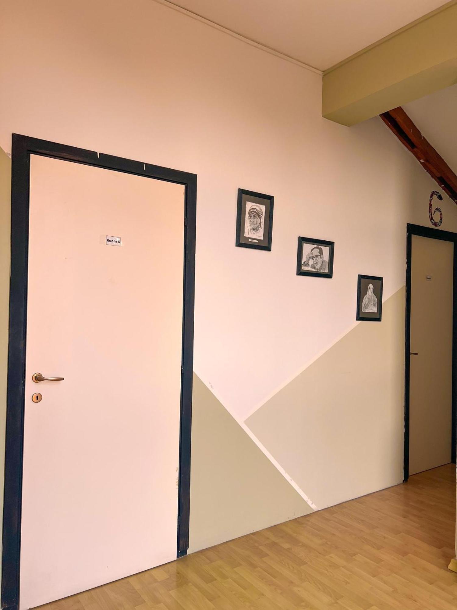 Blue Door Hostel 地拉那 外观 照片