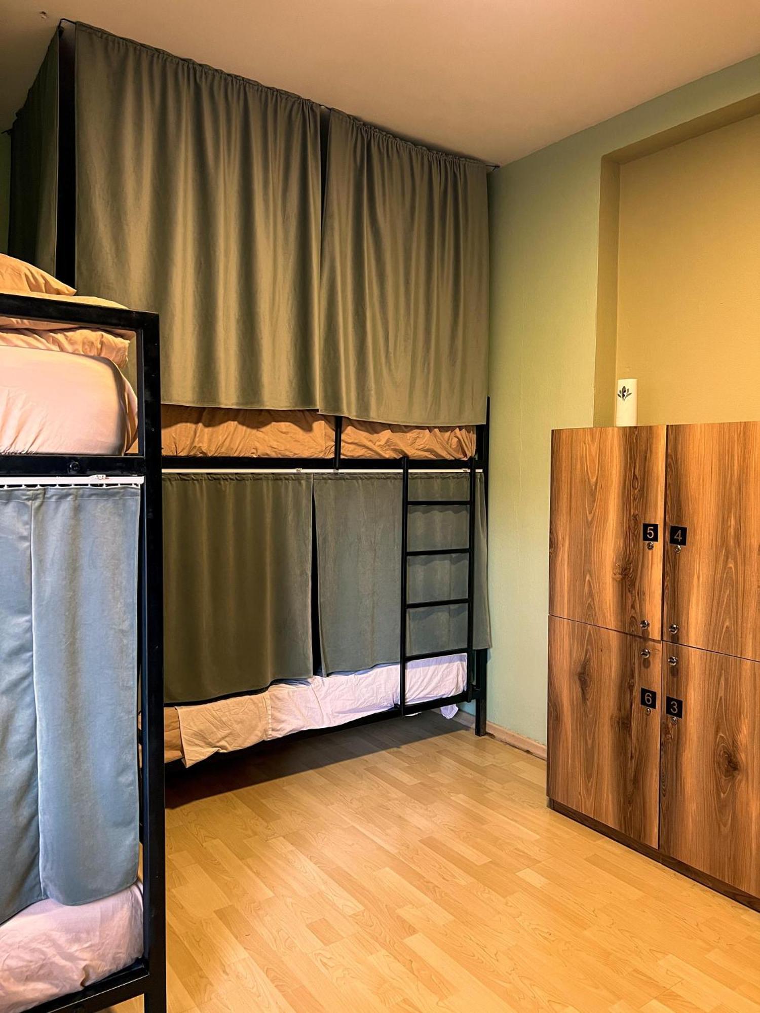 Blue Door Hostel 地拉那 外观 照片