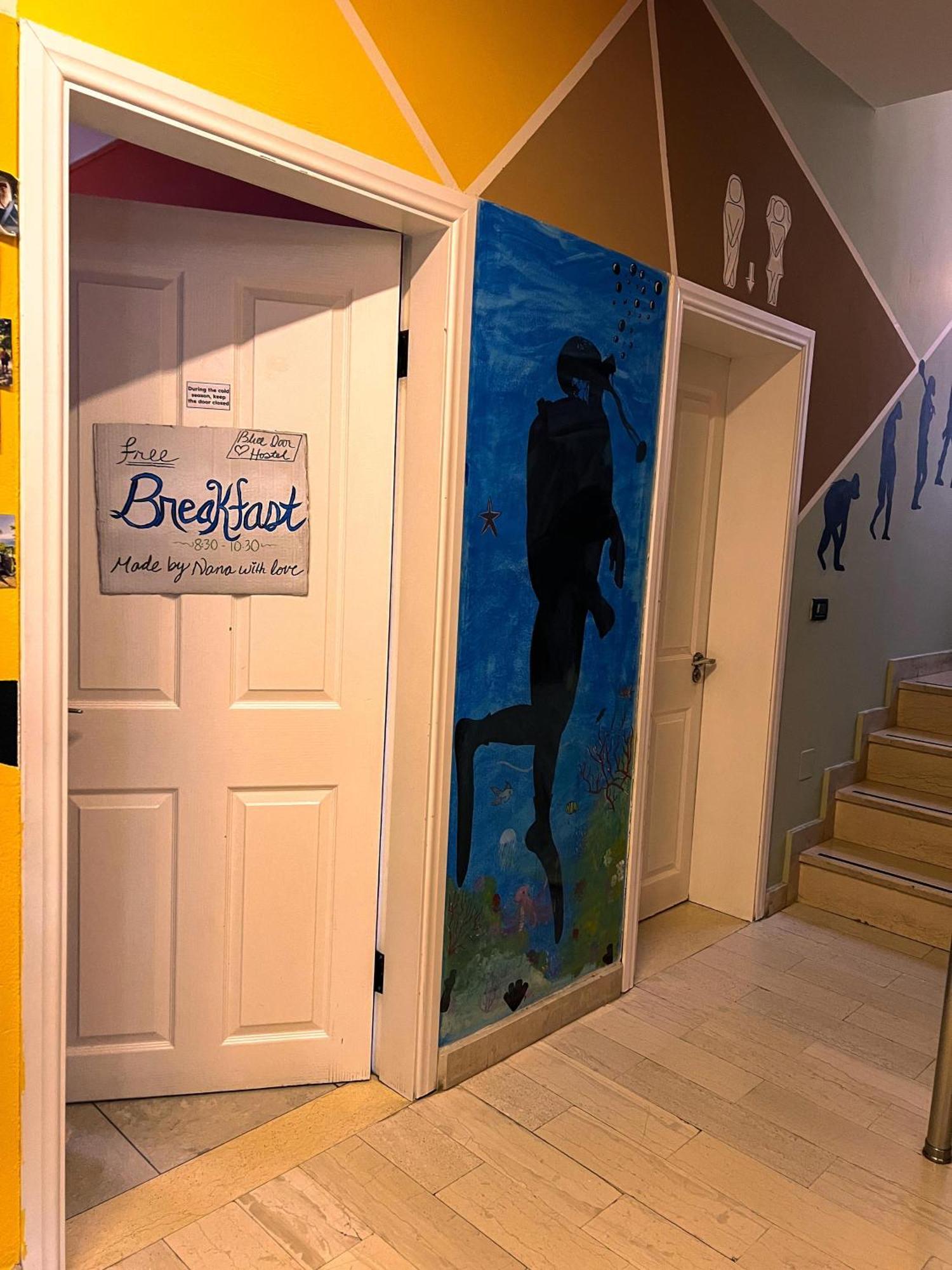 Blue Door Hostel 地拉那 外观 照片