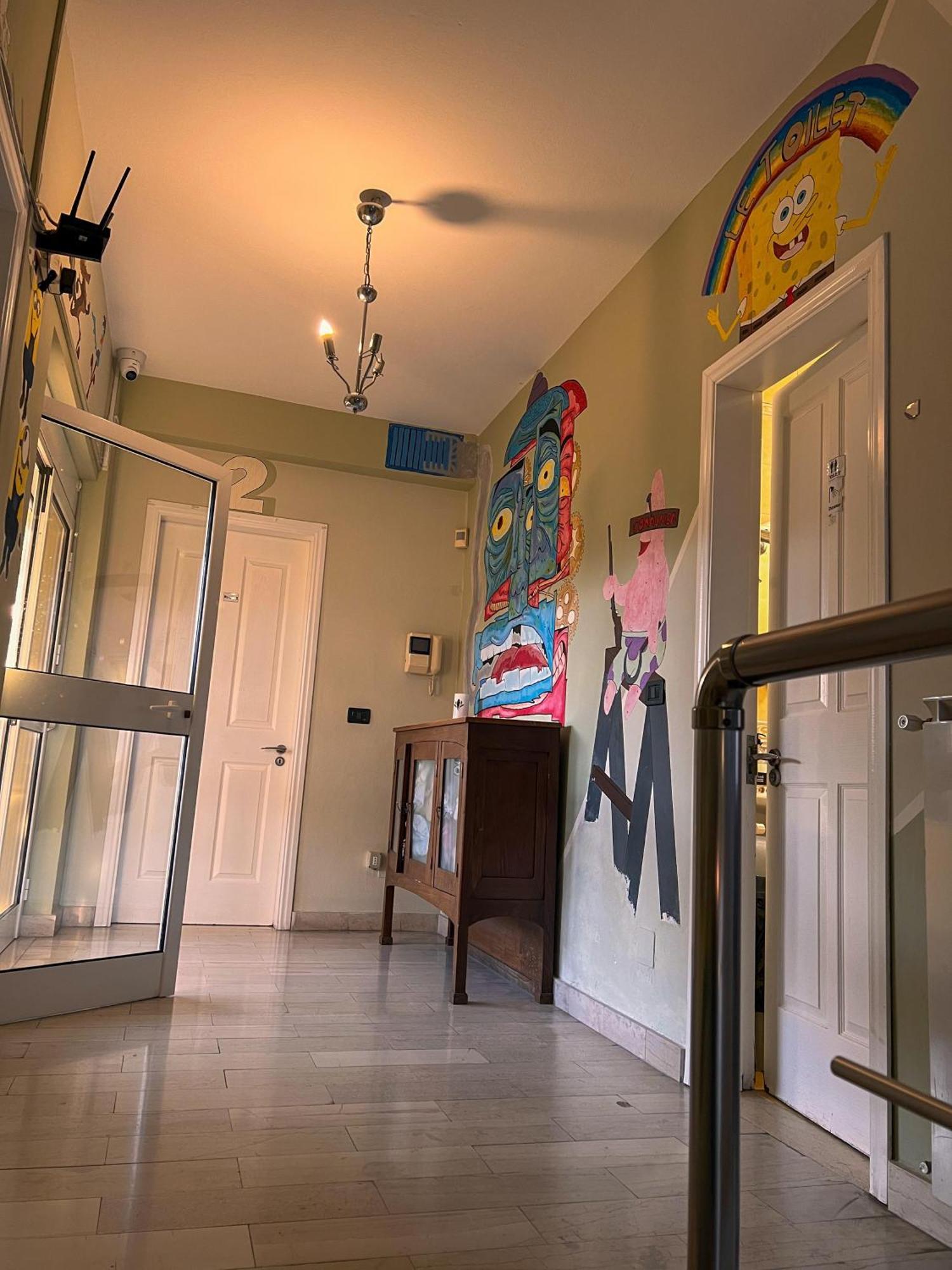 Blue Door Hostel 地拉那 外观 照片