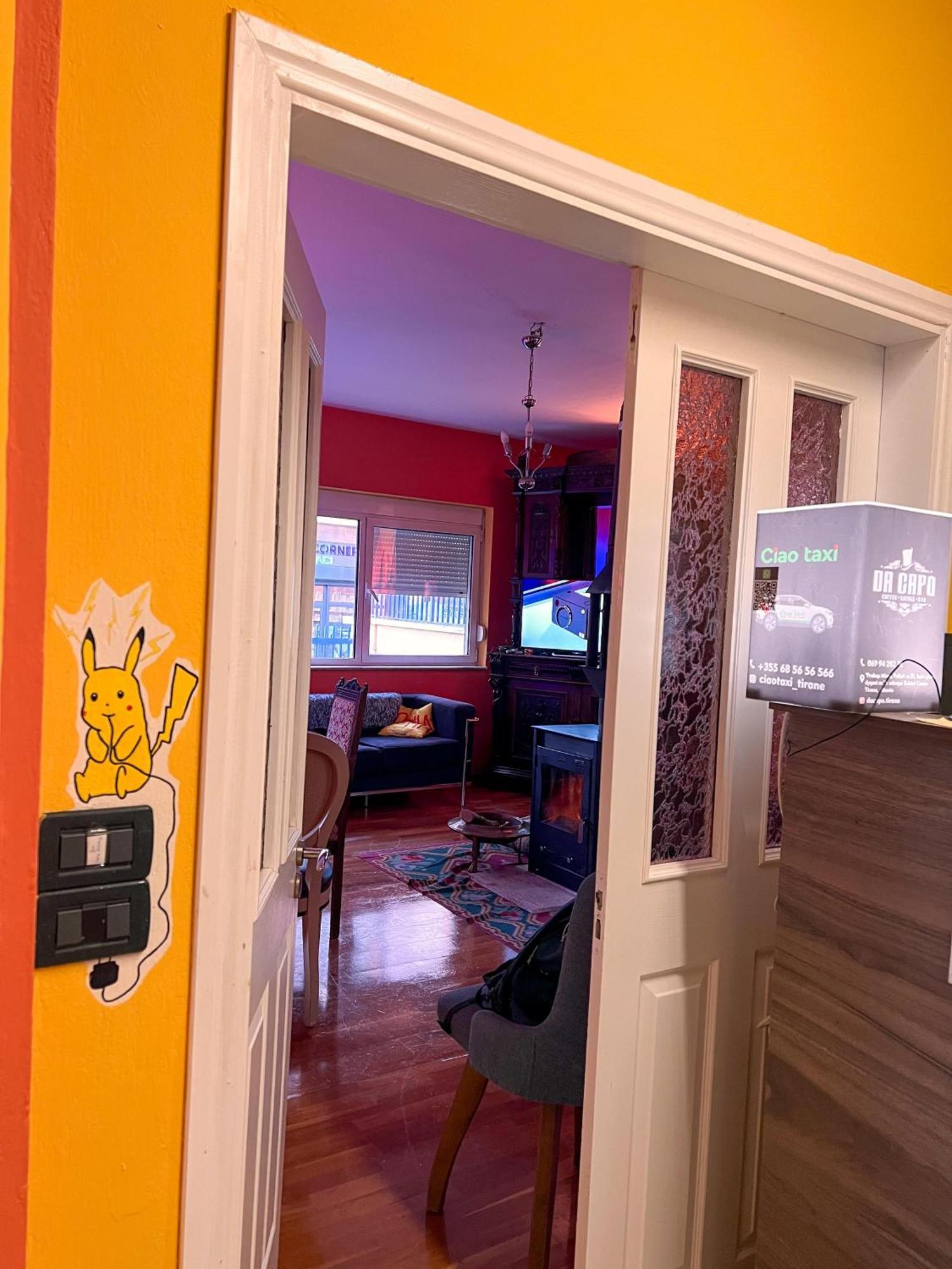 Blue Door Hostel 地拉那 外观 照片