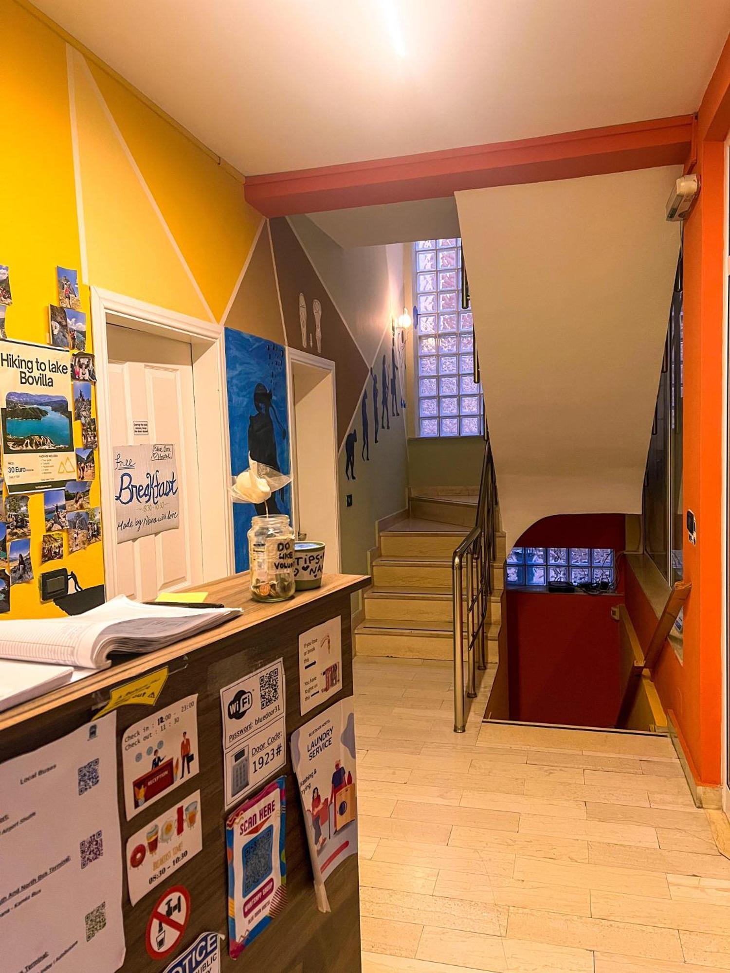Blue Door Hostel 地拉那 外观 照片