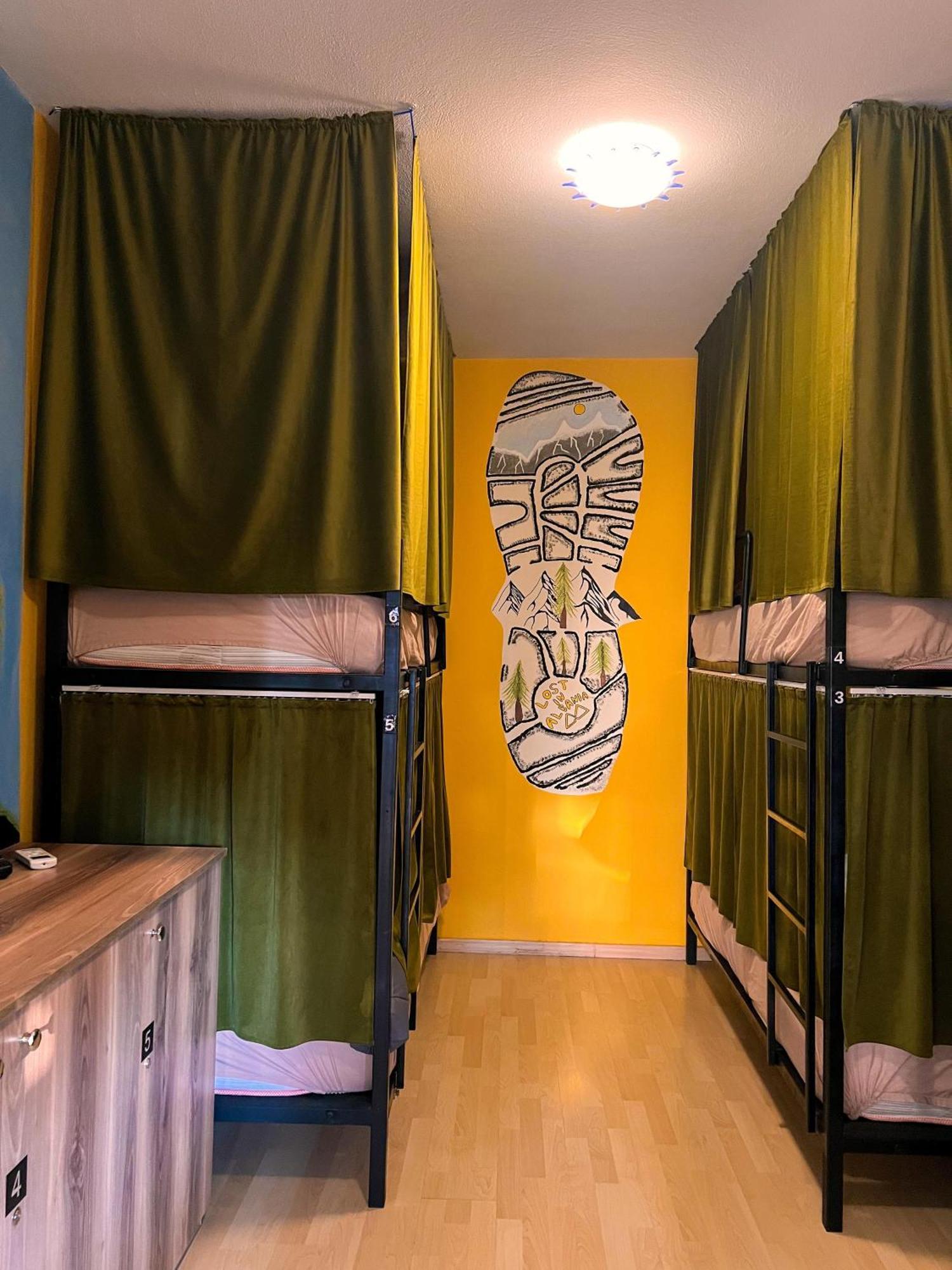 Blue Door Hostel 地拉那 外观 照片