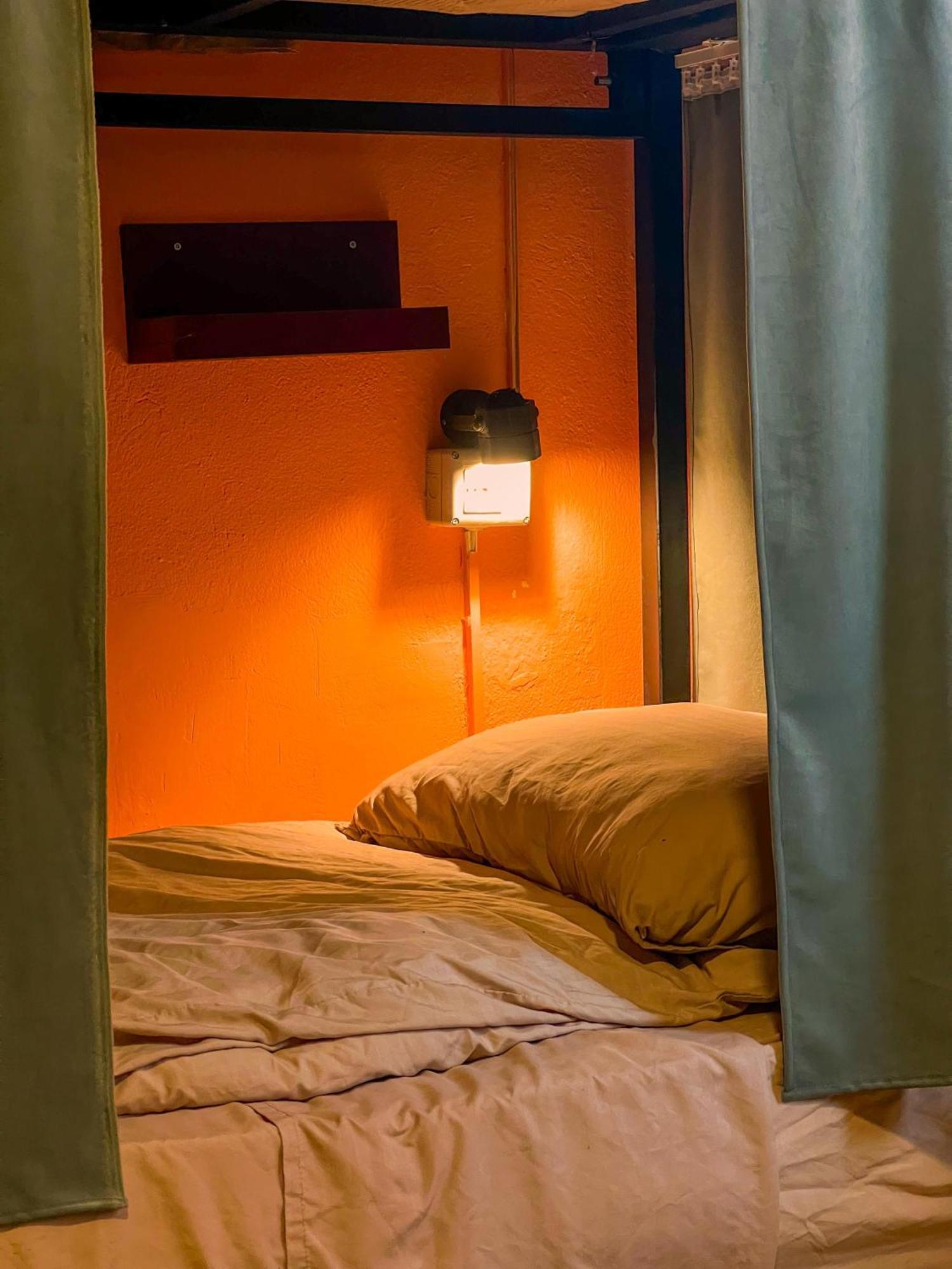 Blue Door Hostel 地拉那 外观 照片