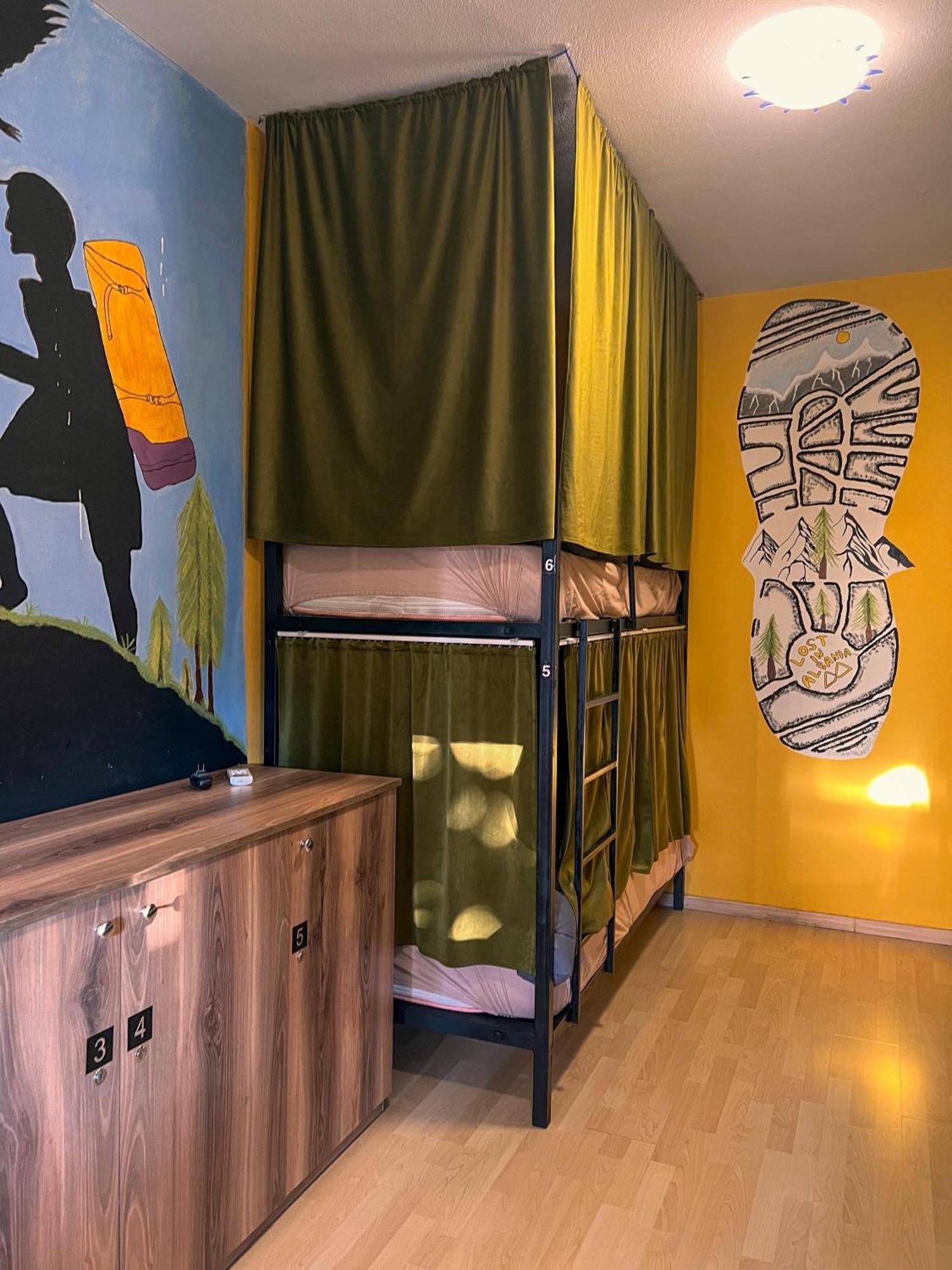 Blue Door Hostel 地拉那 外观 照片