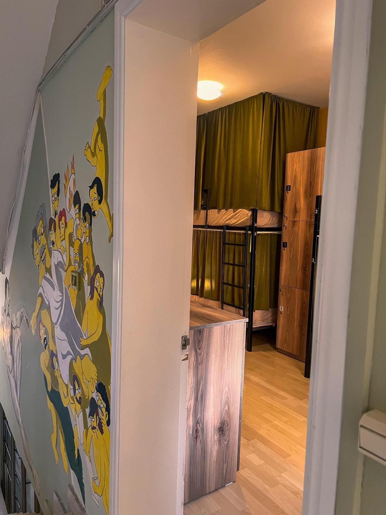 Blue Door Hostel 地拉那 外观 照片