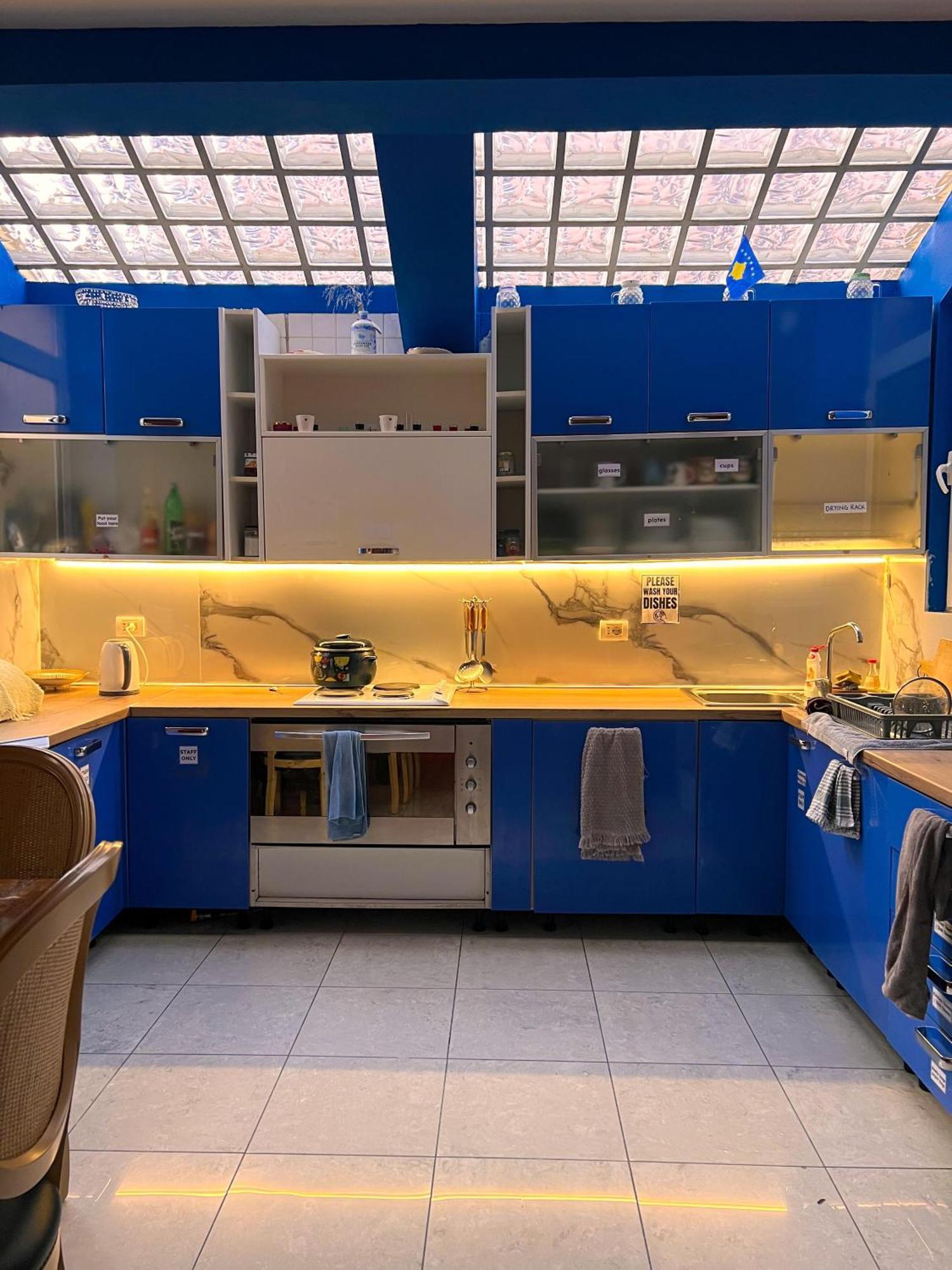 Blue Door Hostel 地拉那 外观 照片